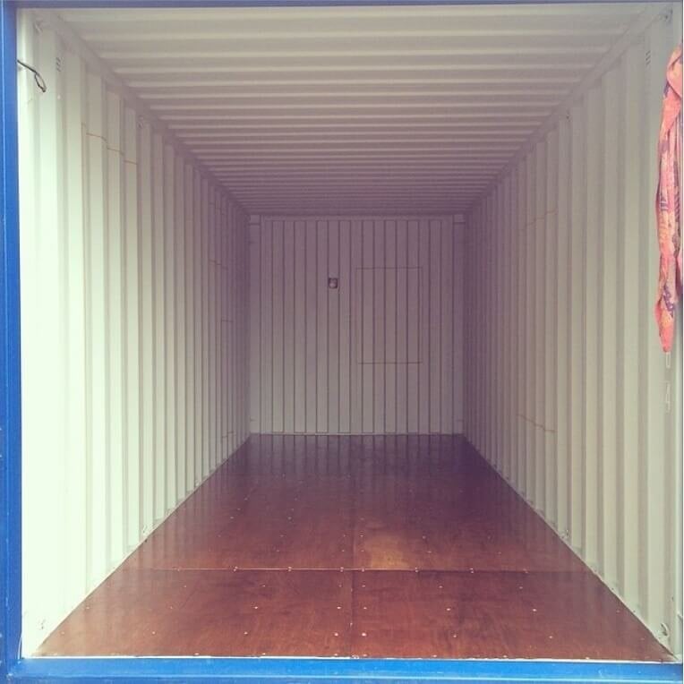 Coating+the+floor+in+the+container+with+polyurathane